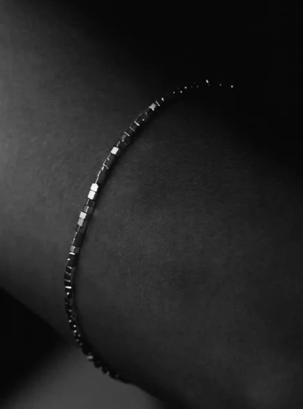 odin-925-sidabrine-apyranke-hematitas-momentas-